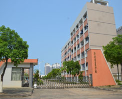 学校东门